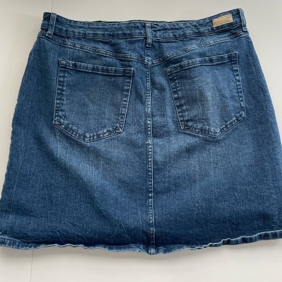 Anne Klein Denim Skirt Size 14 - Picture 5 of 6